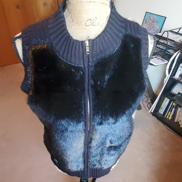 52 weekends size Medium black faux fur zip up vest - Picture 2 of 8